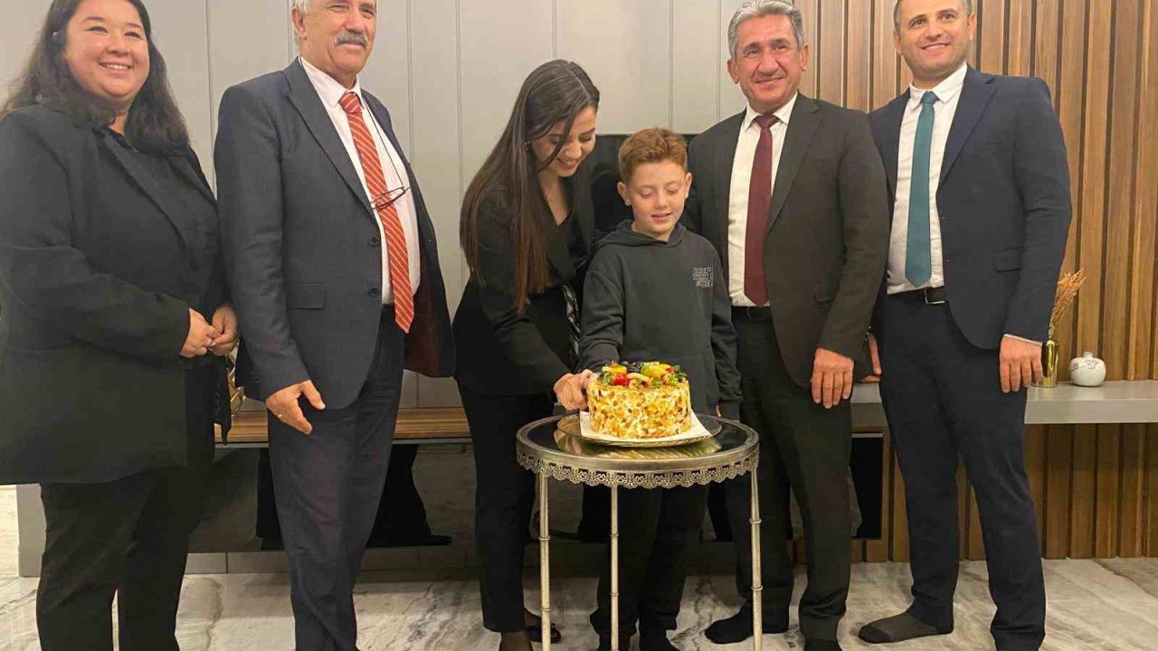 Menteşe’de öğretmenlere ’çifte kutlama’ sürprizi