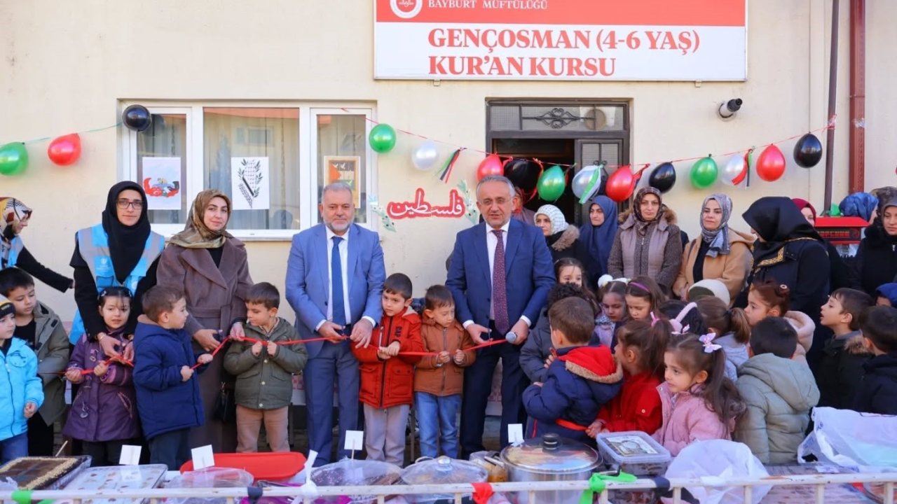 Bayburt’ta Filistin’e destek amaçlı hayır çarşısı düzenlendi
