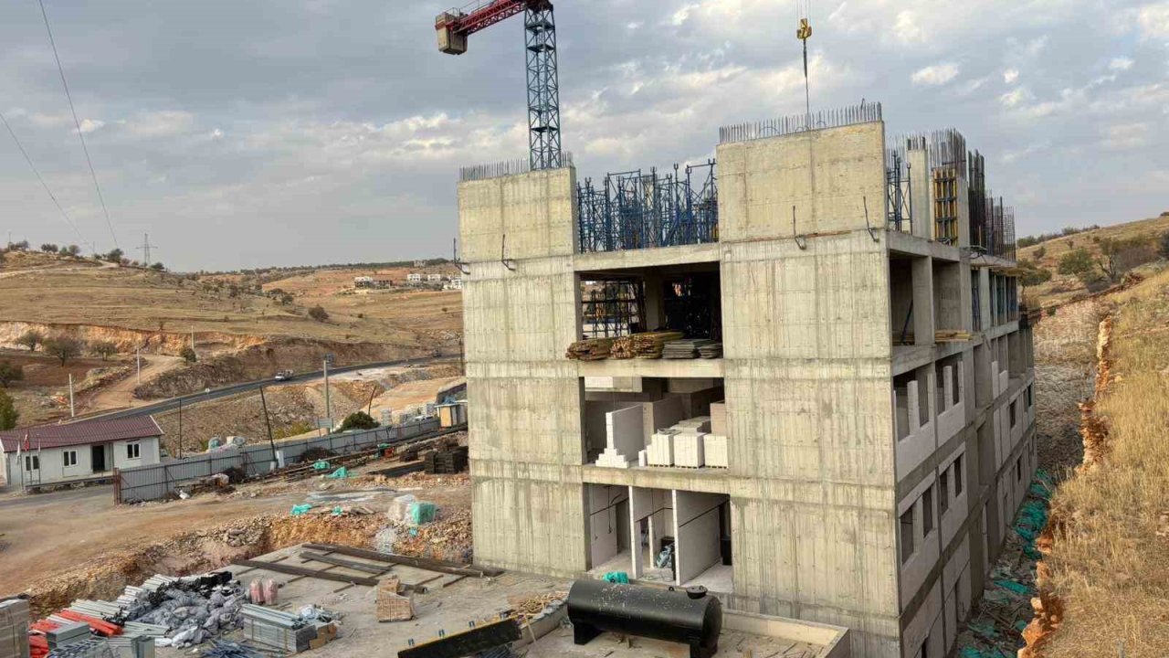 Eğil’de sağlıkta yeni bir seviye: 25 yataklı yeni devlet hastanesi yükseliyor