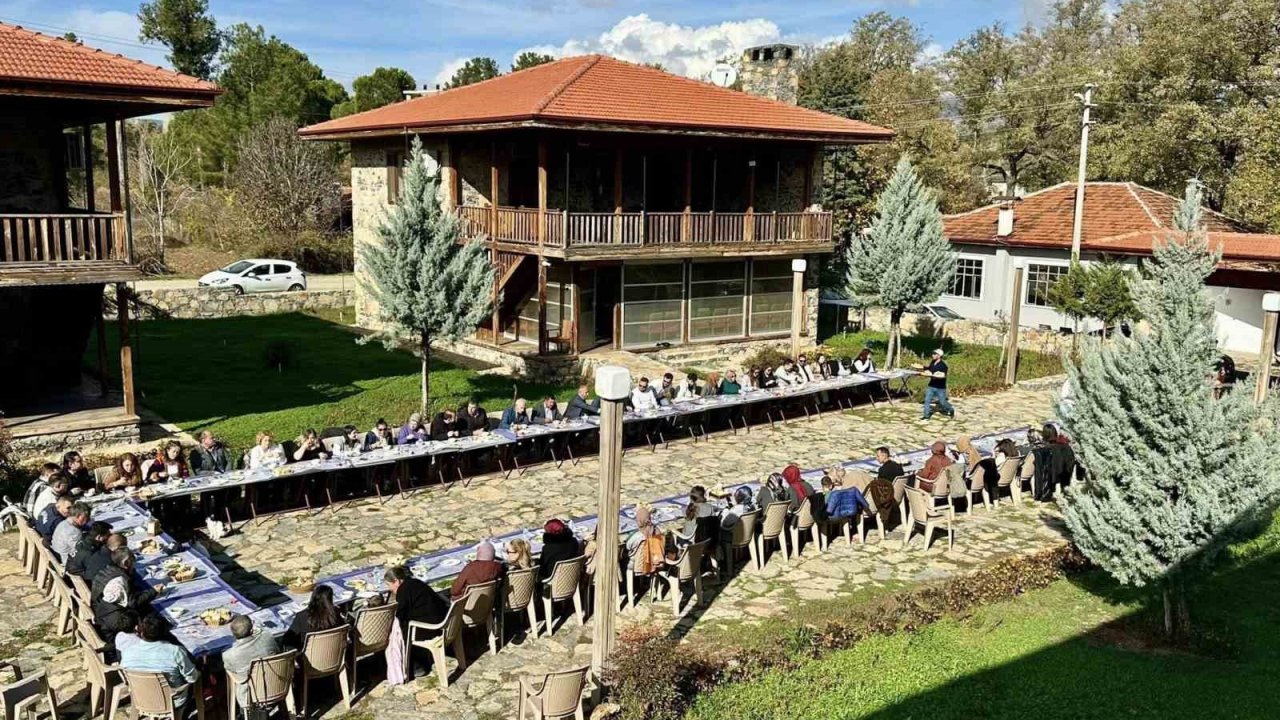 Başkan Pütün ilçede görev yapan öğretmenlerle bir araya geldi