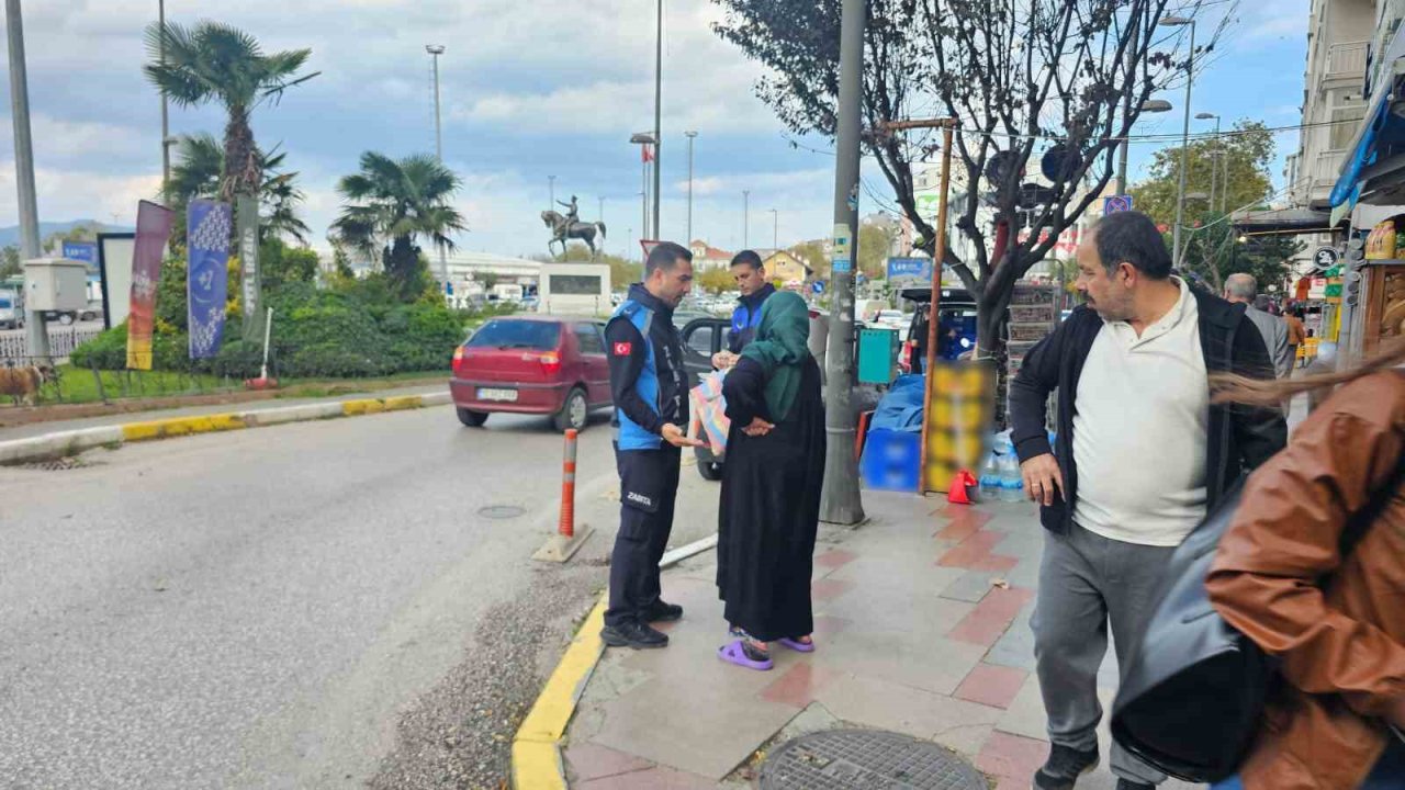 Bandırma’da zabıta ekipleri dilenciyi suçüstü yakaladı