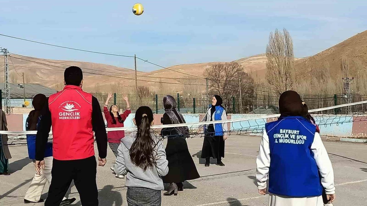 Bayburt Gençlik Merkezi Kırkpınar köyünde öğrencilerle bir araya geldi