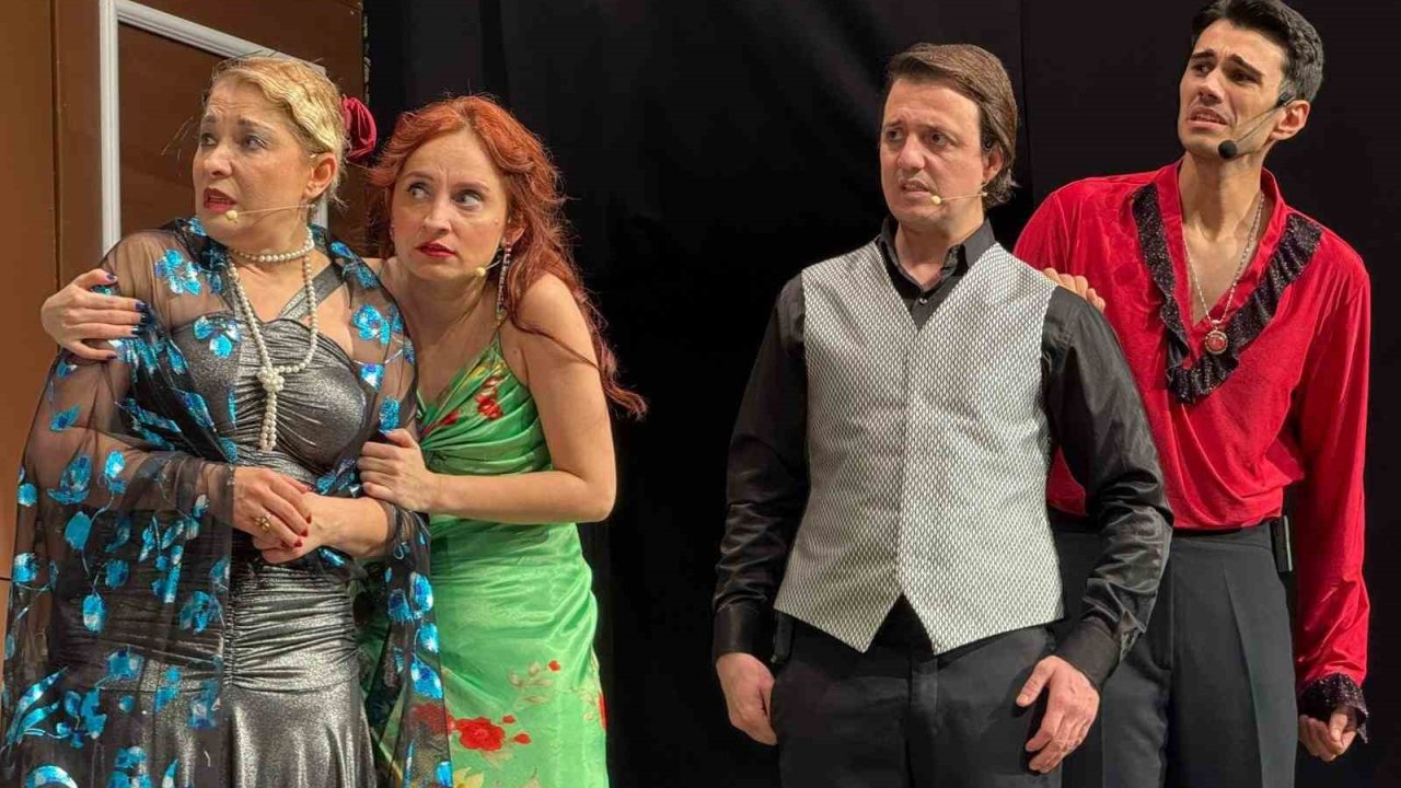 Efsane müzikal ’Hisseli Harikalar Kumpanyası’na İzmir’de yoğun ilgi