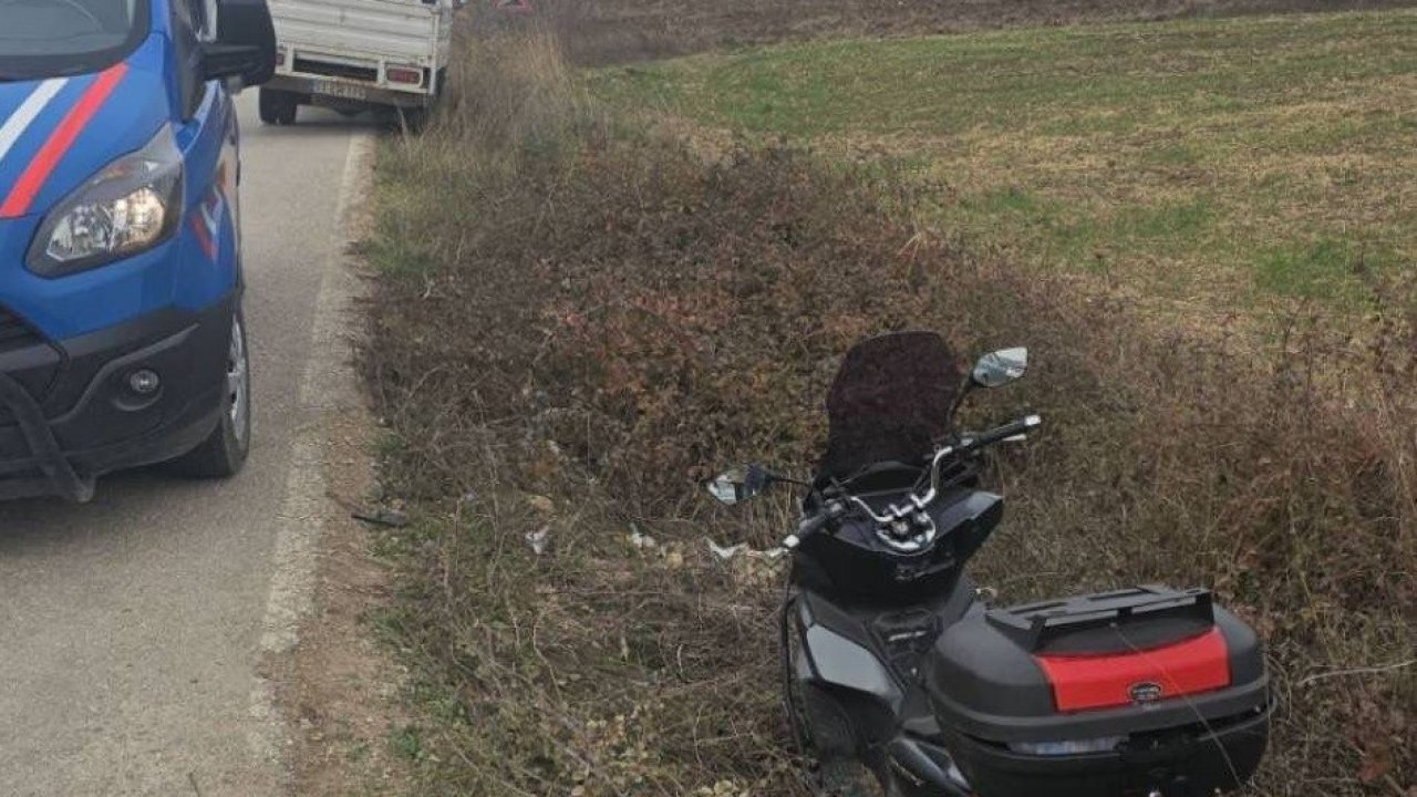 Bilecik’te kontrolden çıkan motosiklet devrilirken, 2 kişi yaralandı