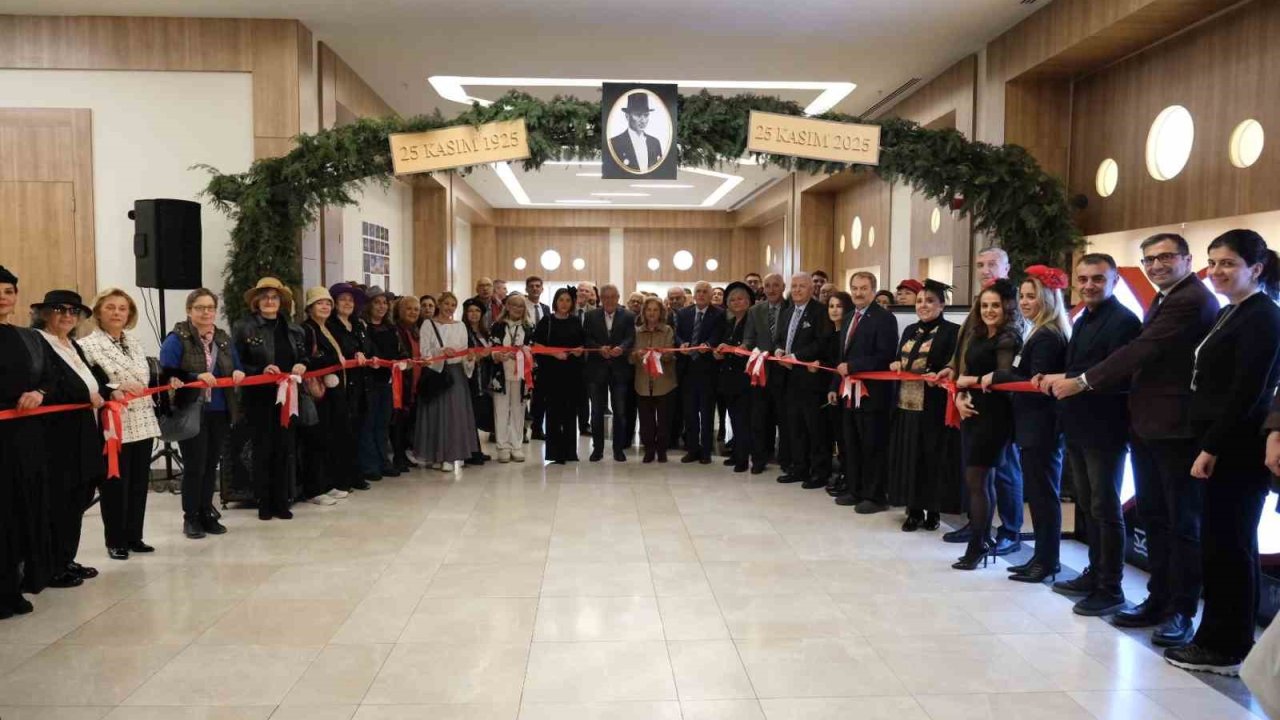 "Cumhuriyet Şapkaları Sergisi" sanatseverlerle buluştu