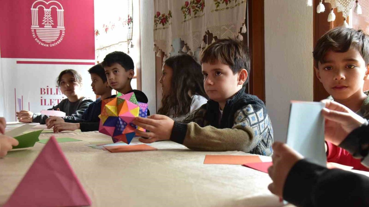 Çocuklar origami ile geometrinin dünyasını keşfetti