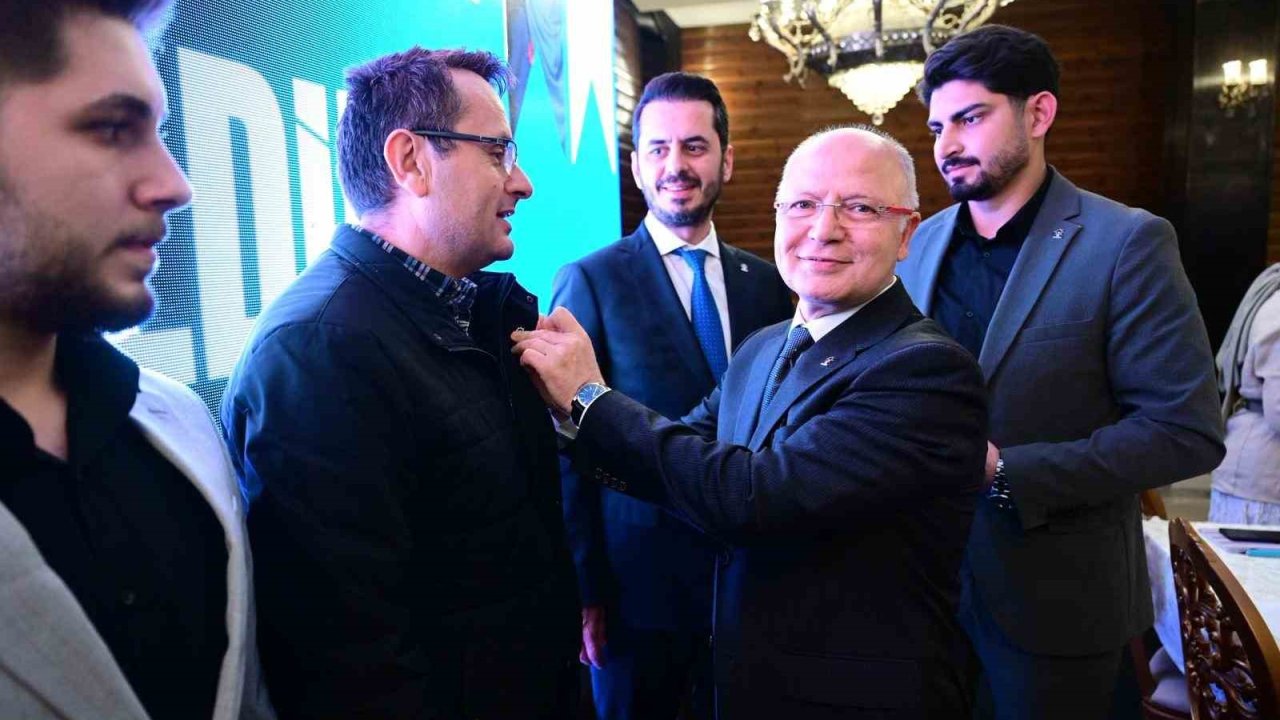 AK Parti Bursa’ya rekor yeni üye katılımı