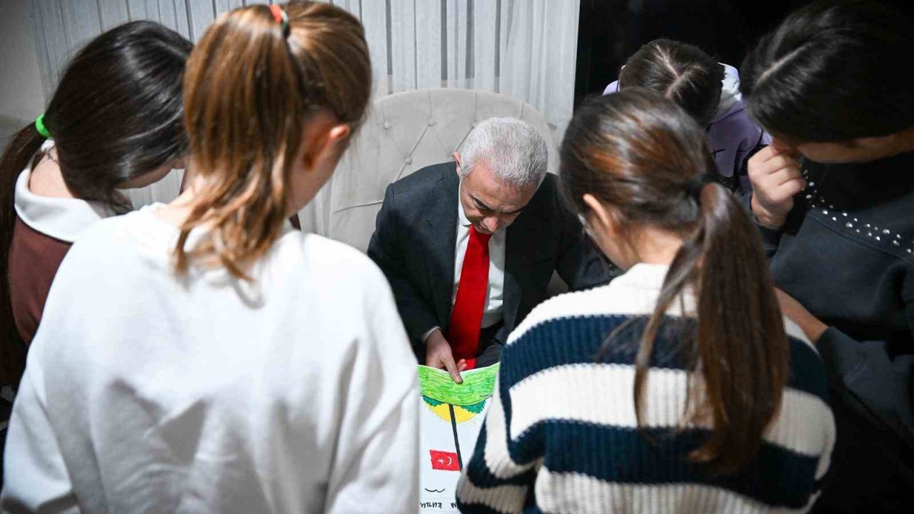 Kırklareli Valisi ve eşi sevgi evlerinde kalan çocuklarla buluştu