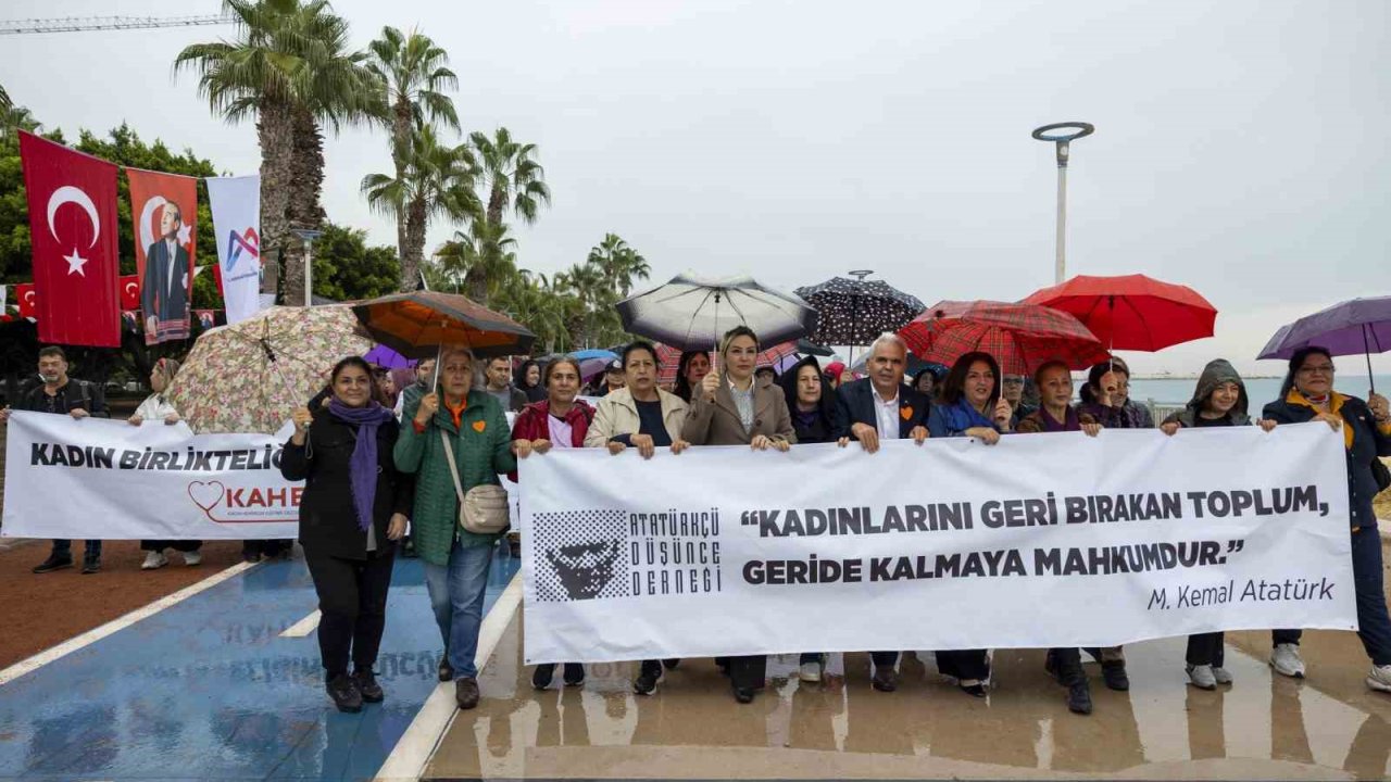 Mersin’de kadınlara yönelik şiddete karşı farkındalık etkinlikleri düzenlendi