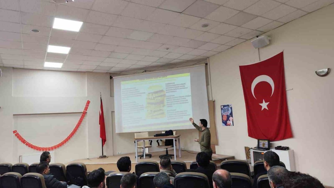 Bakım personellerine sağlıklı beslenme ve hijyen eğitimi