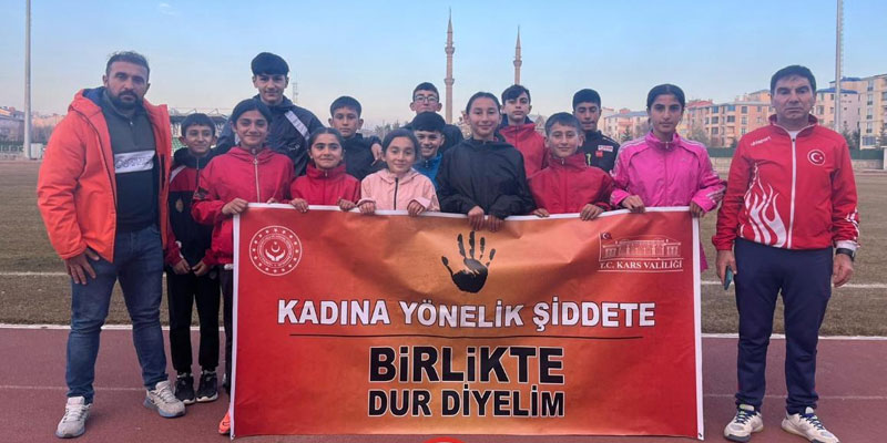 Atletizm Yarışmasında Küçük Sporculardan 25 Kasım’a Anlamlı Destek