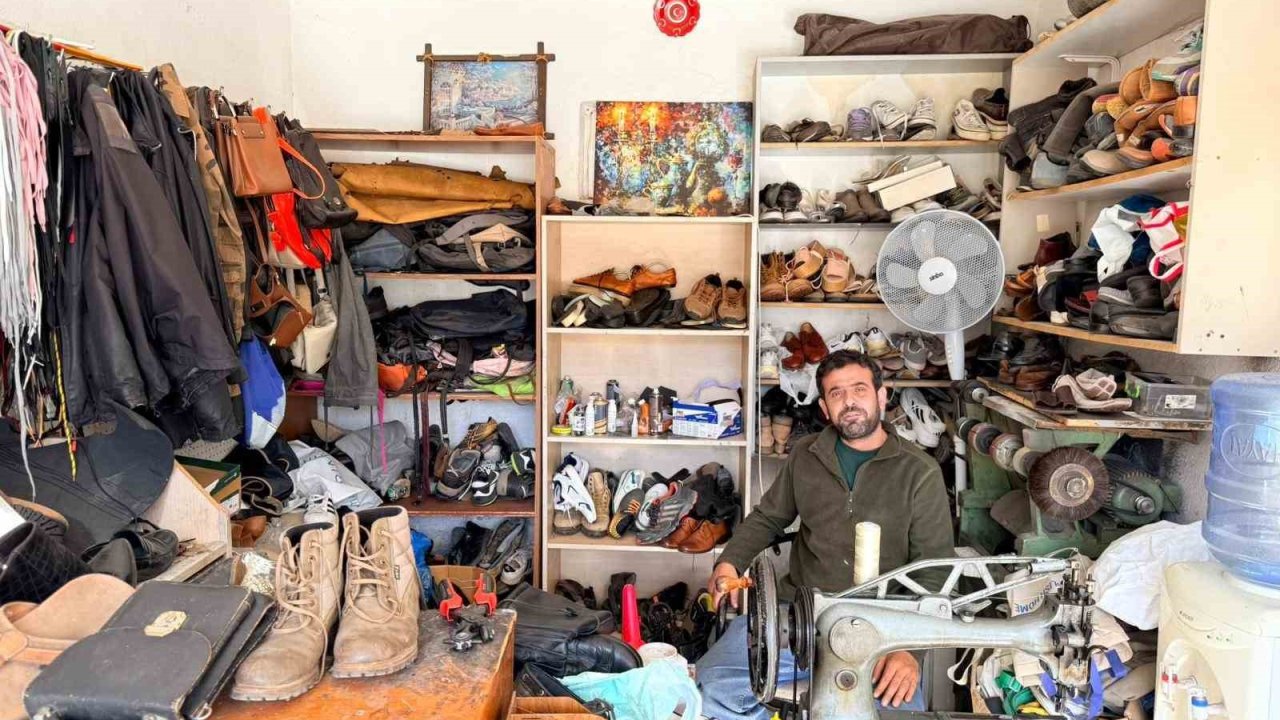 Datça’da 26 yıldır ayakkabı tamirciliği yapıyor