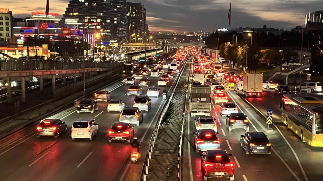 İstanbul’da trafik yoğunluğu yüzde 85’e ulaştı