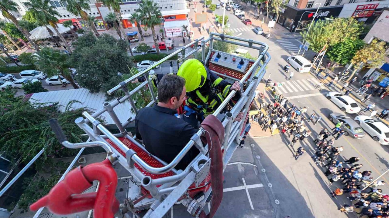 Mersin’de iş merkezinde yangın ve kurtarma tatbikatı yapıldı