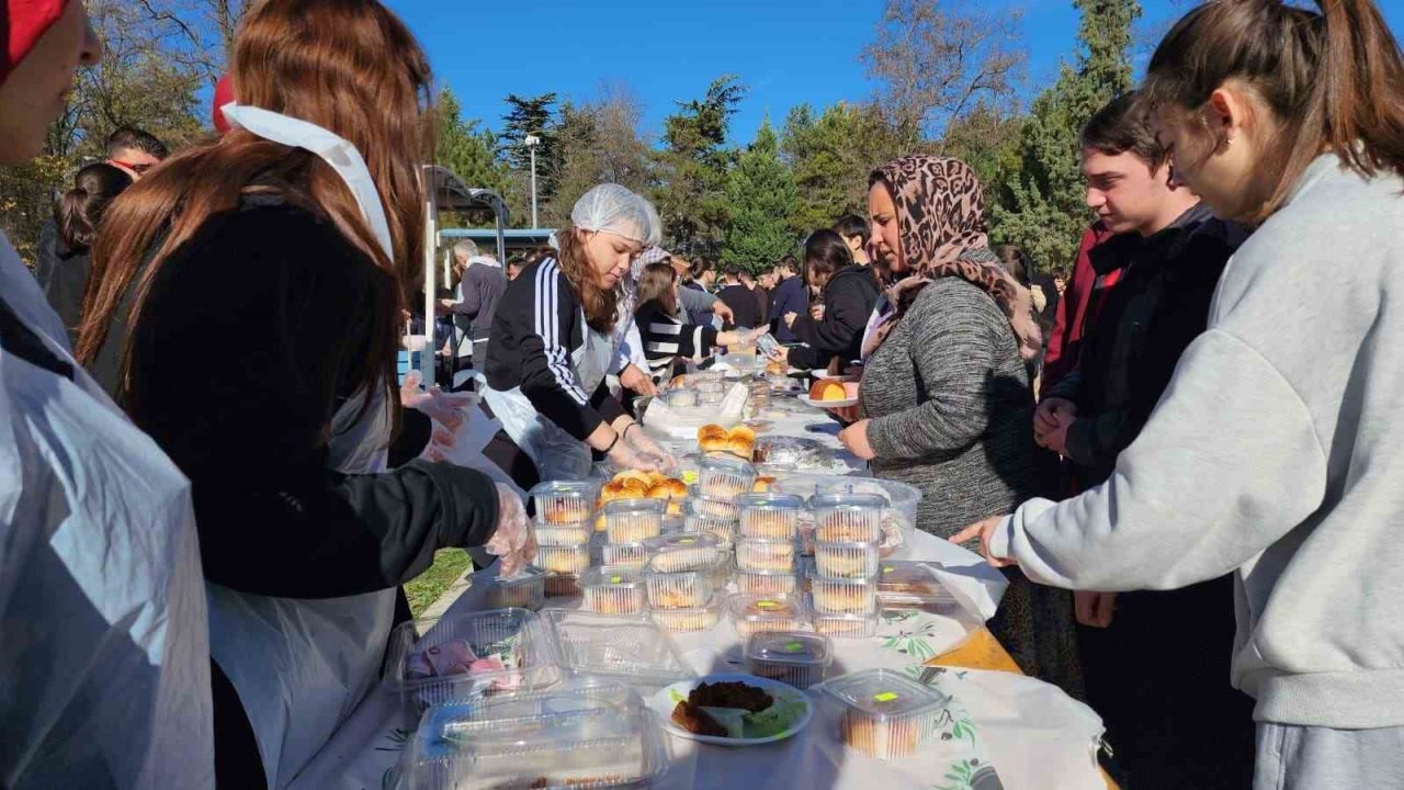 Kütahya Kılıçarslan Anadolu Lisesi’nden Gazze’ye destek
