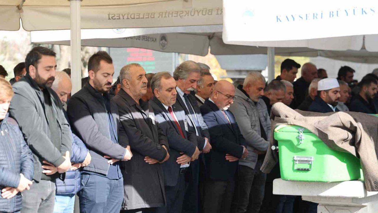 Vefat eden Öğretim Üyesi Prof. Dr. Uzmay için ERÜ’de tören düzenlendi