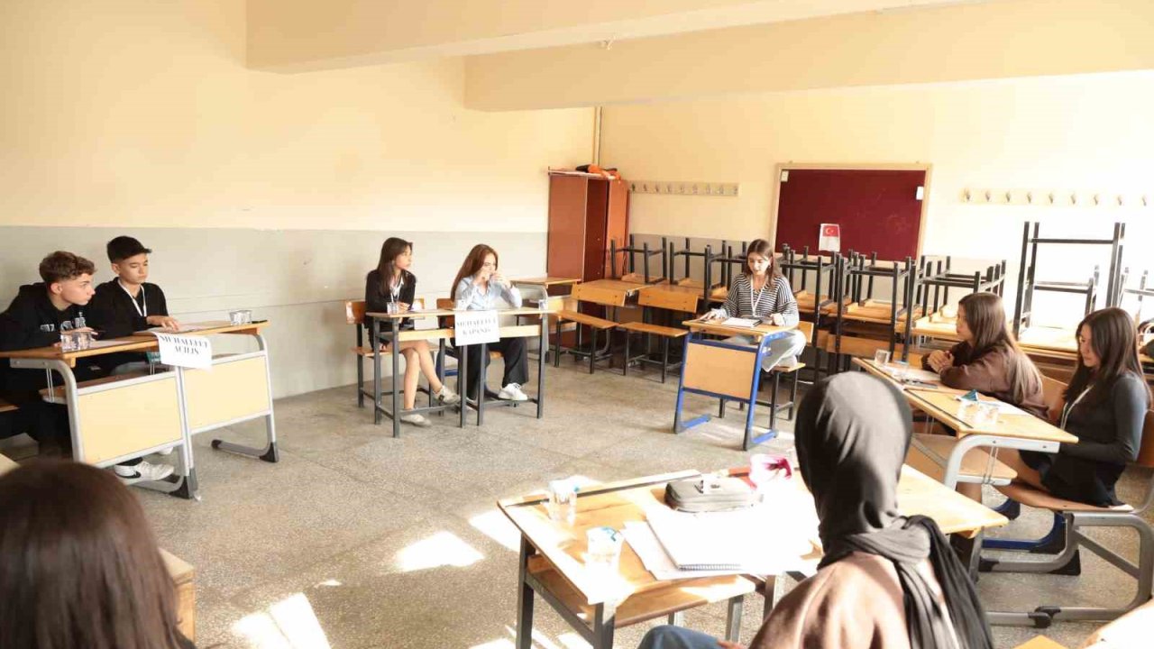 Nazilli’de Münazara Turnuvası’na yoğun ilgi
