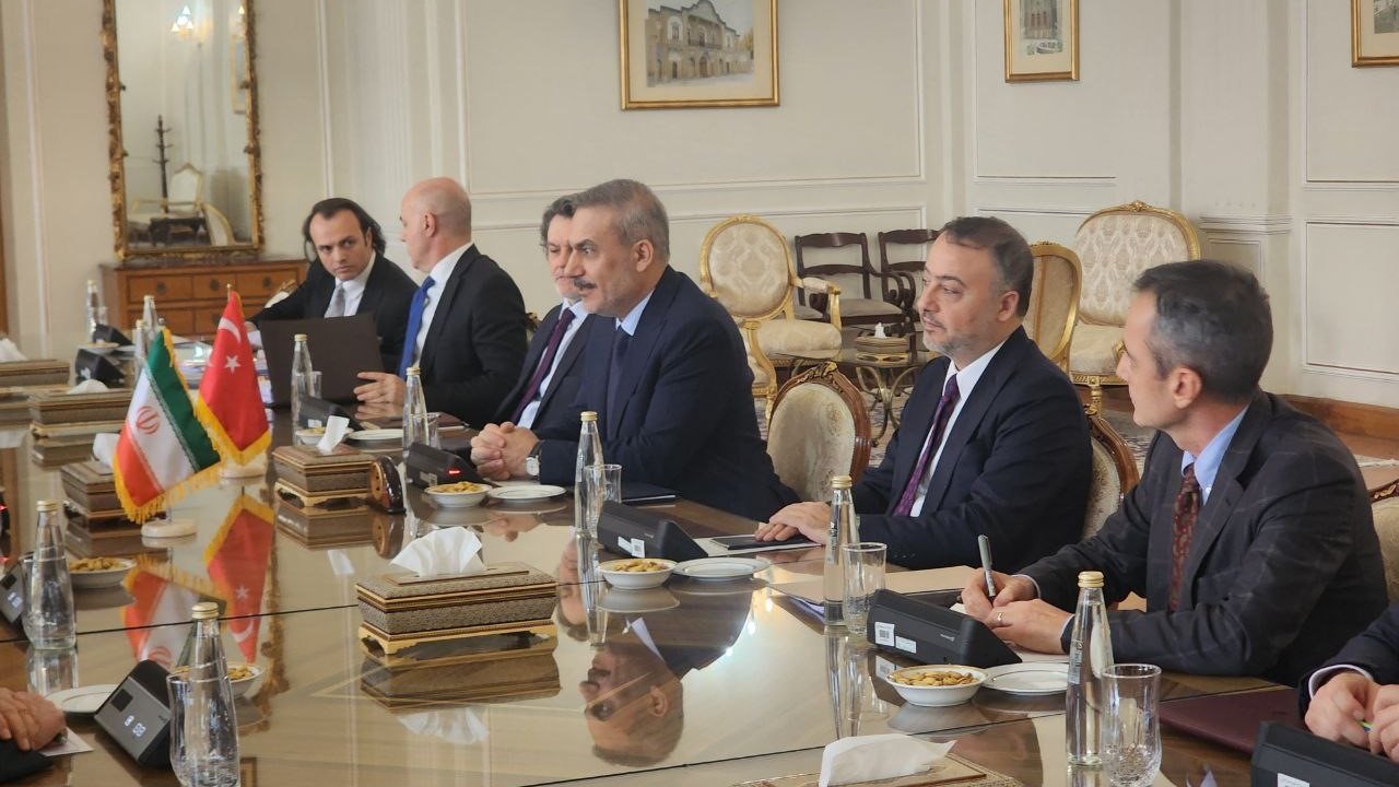 Dışişleri Bakanı Fidan, İranlı mevkidaşı Arakçi ile bir araya geldi