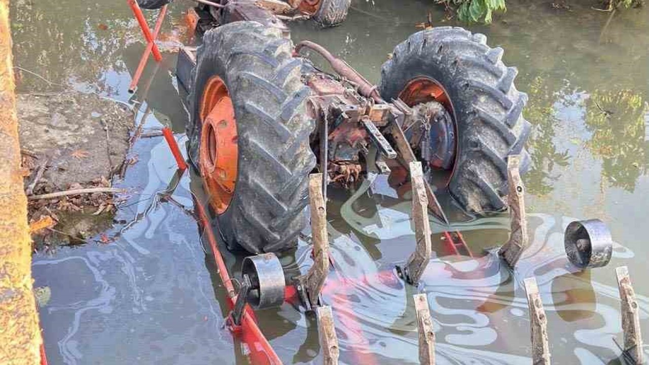 Samsun’da traktör sulama kanalına devrildi