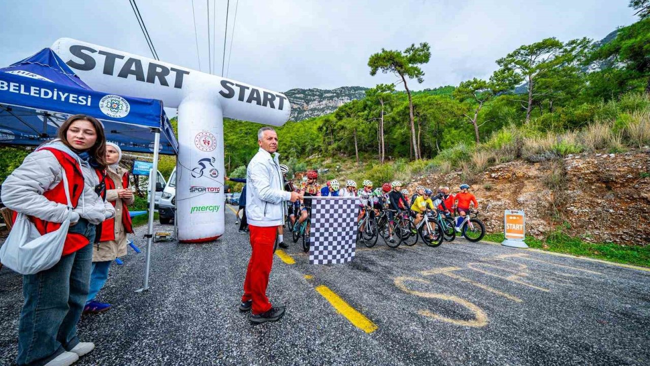 Muğla’da 100 sporcu zorlu parkurda ter döktü