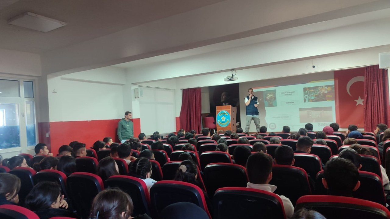 Akyaka 300 öğrenciye siber suçlarla mücadele eğitimi verildi