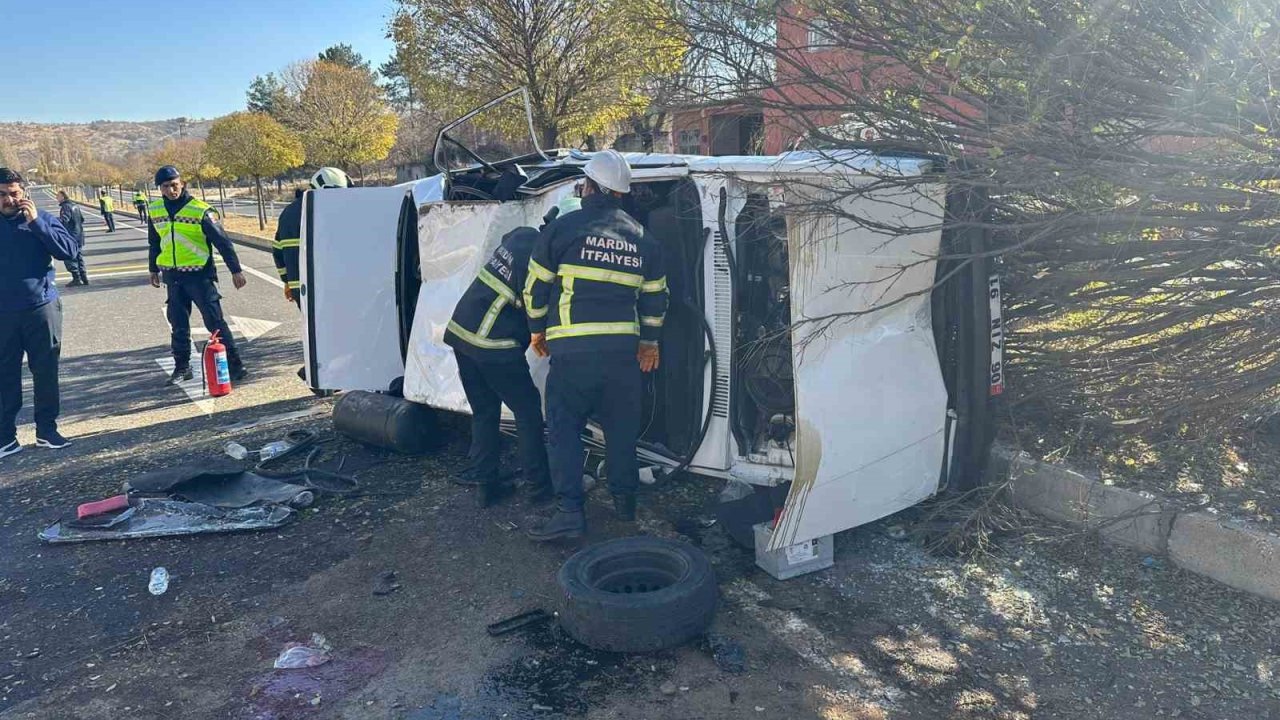 Mardin’de otomobil devrildi: 3 yaralı