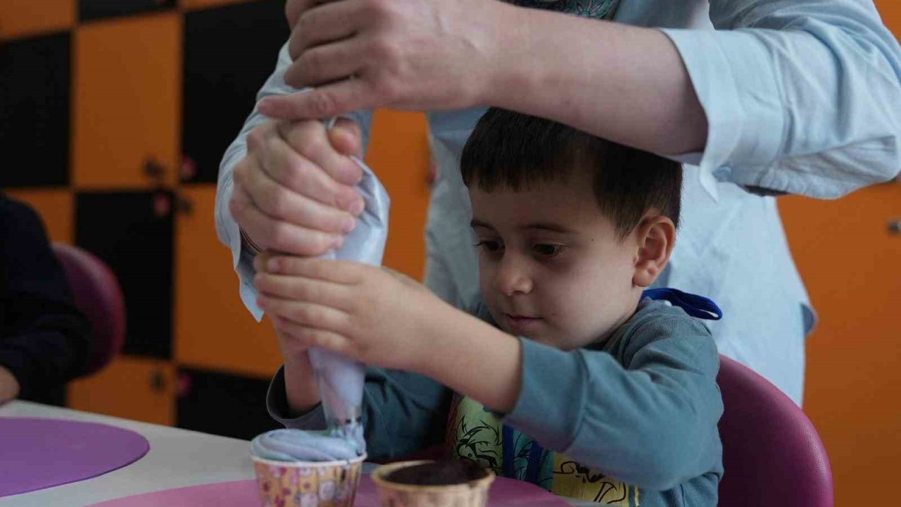 Çocuk üniversitesi minik öğrencileri ağırladı