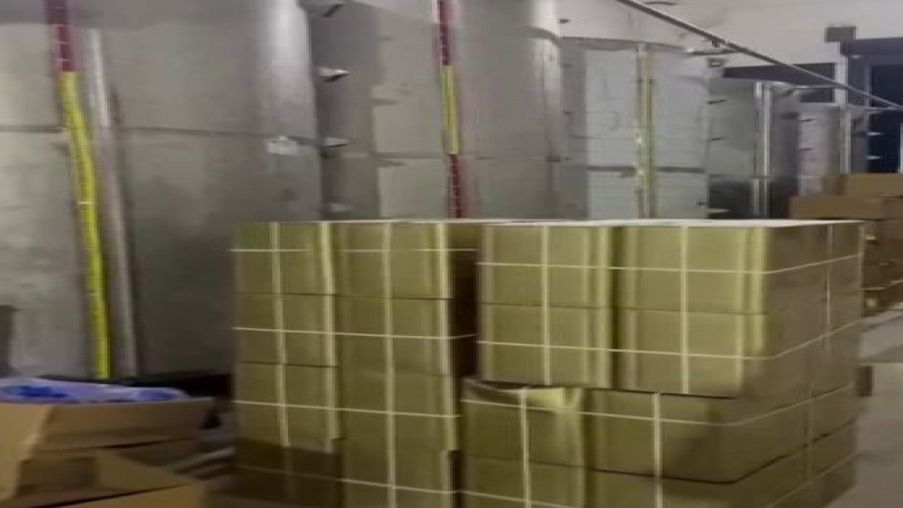 Denizli’de binlerce litre kaçak litre yağ ele geçirildi