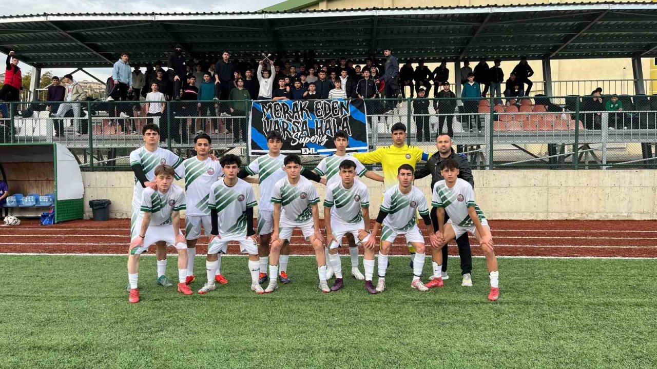 Okul Sporları Gençler Futbol Müsabakaların şampiyonu Mesleki ve Teknik Anadolu Lisesi