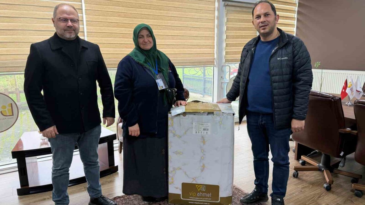 "Bayrağı kızımın çeyizine koyacağım" diyen kadının kızına çeyiz desteği