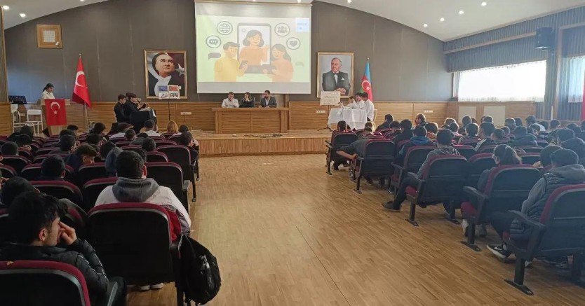 Kars'ta Öğrencilere teknoloji, tütün, alkol ve madde bağımlılığı anlatıldı