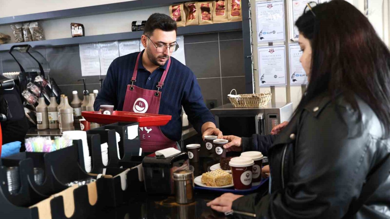 Gençler, Genç Kafe’nin müdavimi oldu