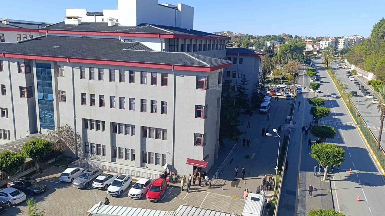 Manavgat Belediyesi rüşvet soruşturmasında 9’u tutuklu 41 sanığın yargılanmasına başlandı