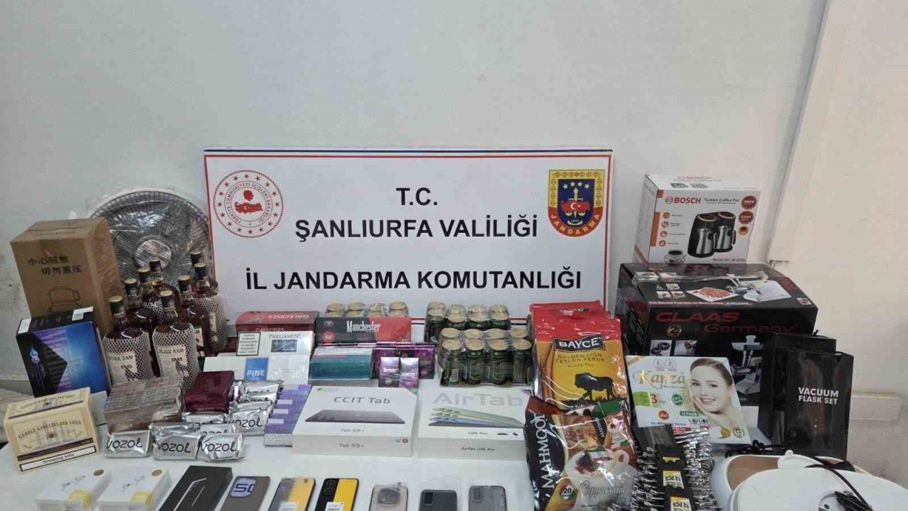 Şanlıurfa’da kaçakçılık operasyonunda çok sayıda kaçak ürün ele geçirildi