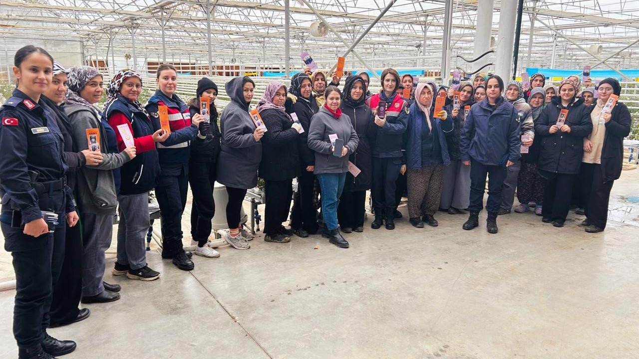 Simav’da sera çalışanı 54 kadına KADES tanıtıldı