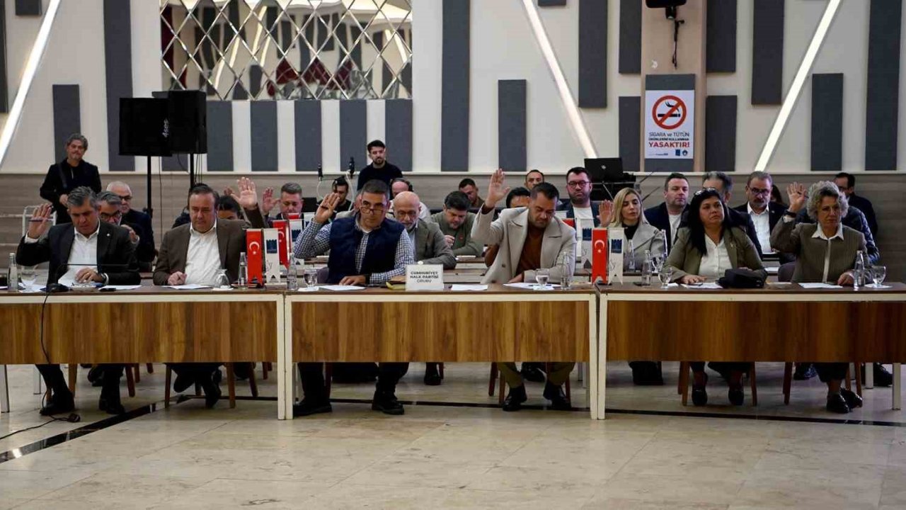 Kuşadası Belediye Meclisi yılın son toplantısını yaptı