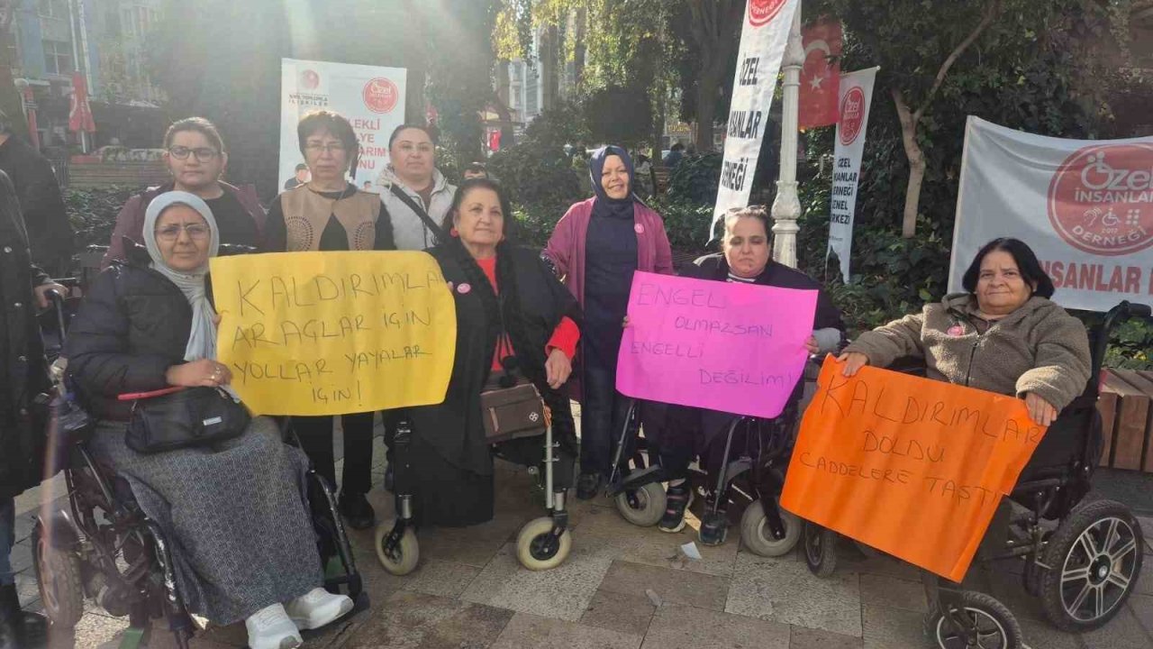 Denizlili vatandaşlar engelli bireylerin yaşadıkları zorlukları ‘1 Dakika Özel İnsan’ etkinliğinde hisseti