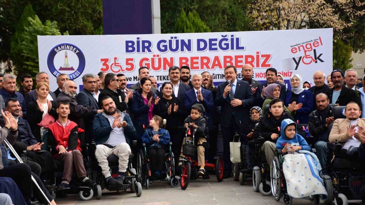 Şahinbey Belediyesi’nden 177 engelliye akülü ve manuel tekerlekli sandalye