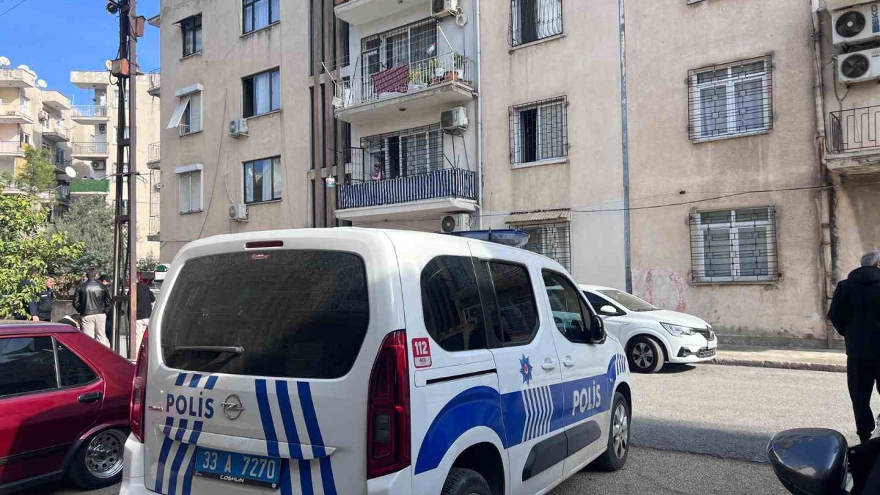 Mersin Valilliği 3 kişiyi öldüren şahsın bacağından vurularak yakalandığını bildirdi