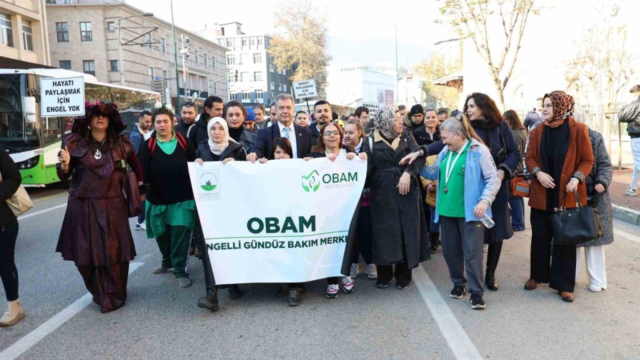 Osmangazi’de engelli bireyler farkındalık için yürüdü