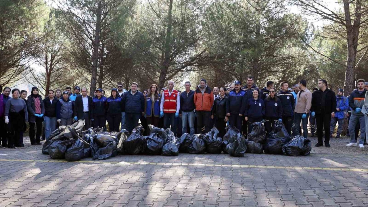 Muğla Büyükşehir Belediyesi’nin temizlik seferberliği Ula Göleti’nden başladı
