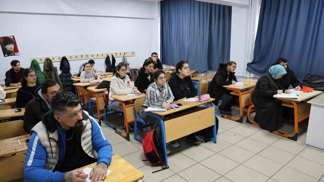 Kırşehir’de 74 engelli vatandaş gönüllü öğretmenlerle KPSS’ye hazırlanıyor