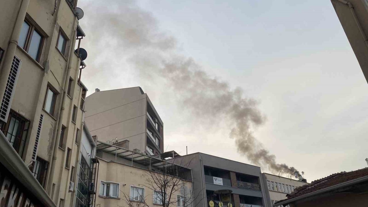 Kömür kazanından çıkan duman hava kalitesini düşürüyor