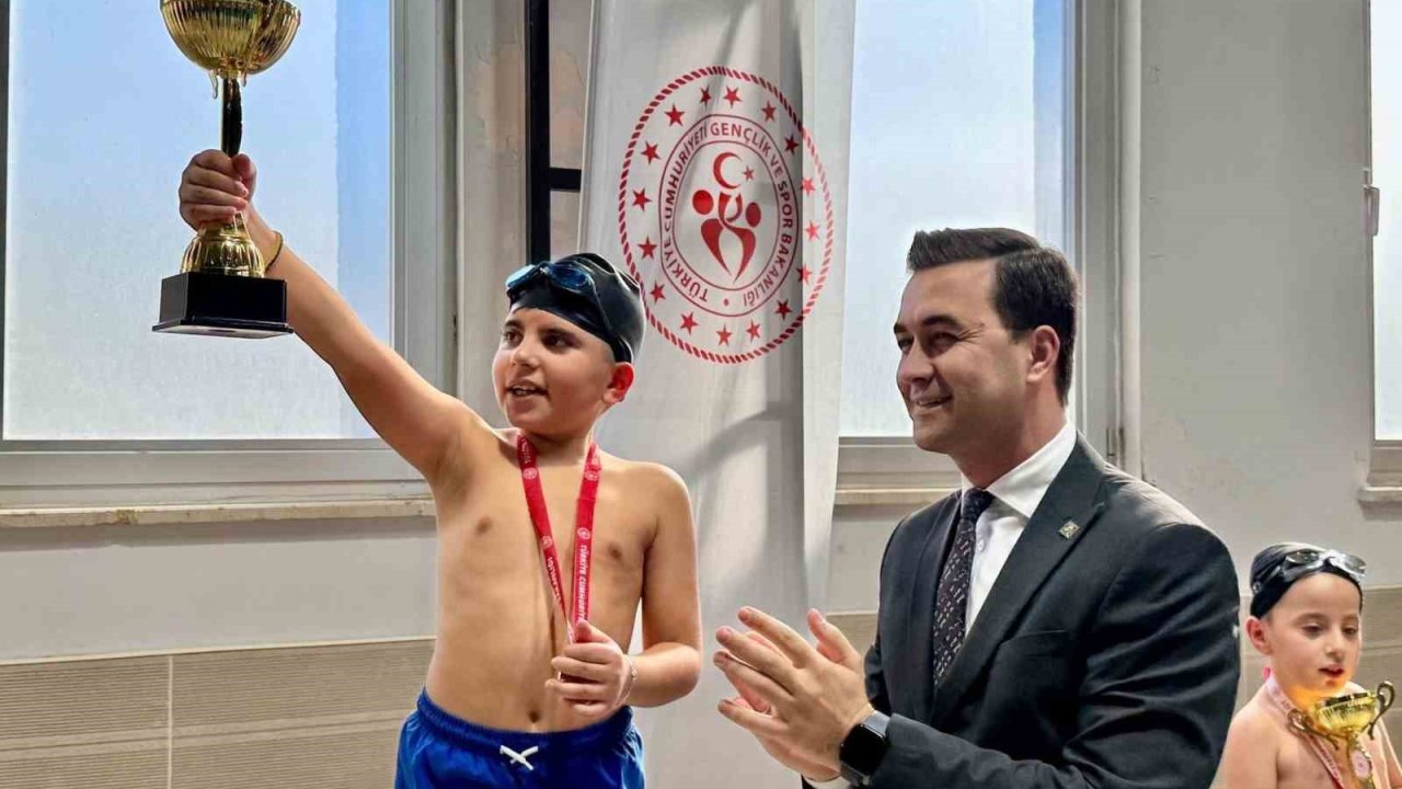 Midyat’ta özel sporcular için yüzme yarışması düzenlendi