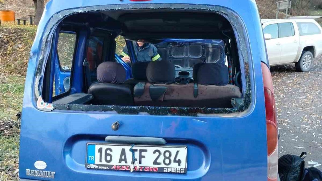 Çorum’da otomobil şarampole devrildi: 3 yaralı