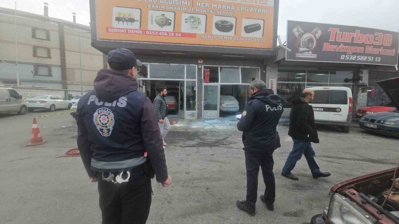 Aracın LPG tankı patladı: 3 yaralı