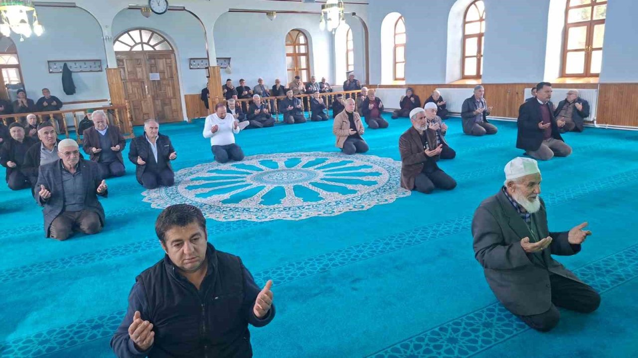 Hayatını kaybeden madenciler için Emet ve Hisarcık’ta Mevlid-i Şerif okundu