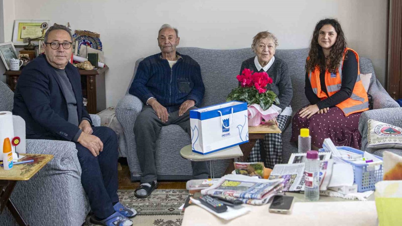 Kuşadası Belediyesi’nden engelli Osman amcaya anlamlı ziyaret