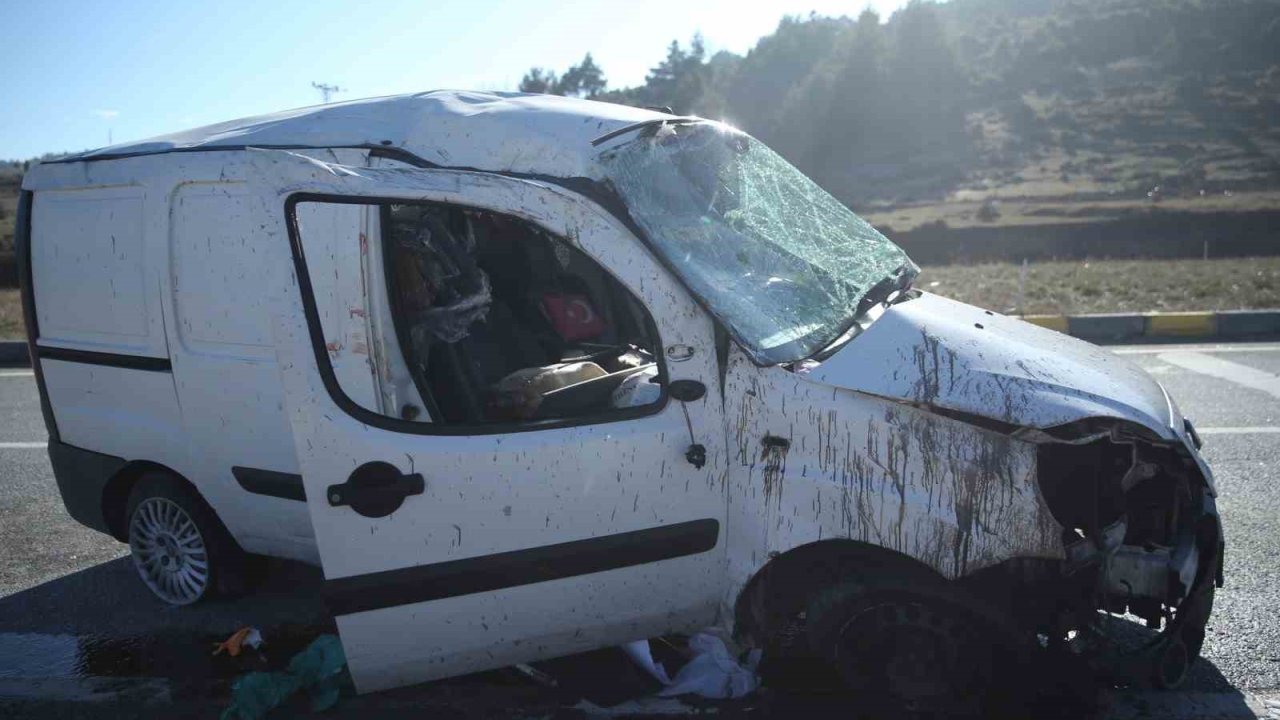 Gizli buzlanma trafik kazalarına sebep oldu: 3  yaralı