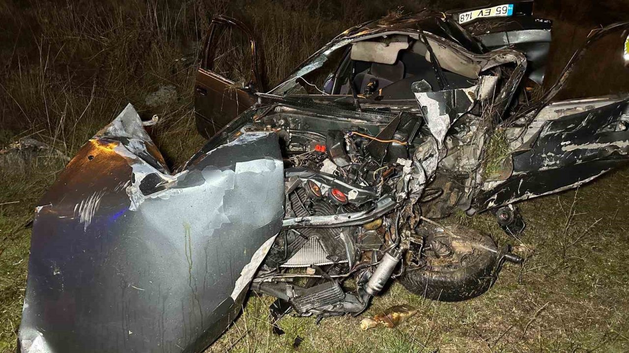 Uşak’ta otomobil şarampole devrildi: 2 ölü, 1 yaralı